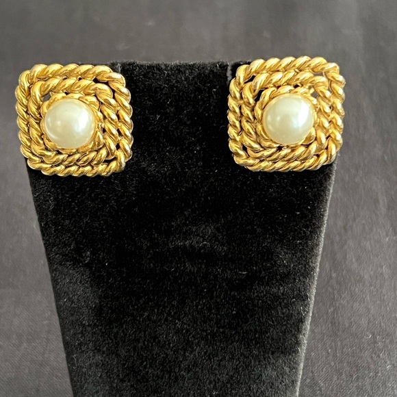Vintage Faux Pearl Earrings - Picture 12 of 14
